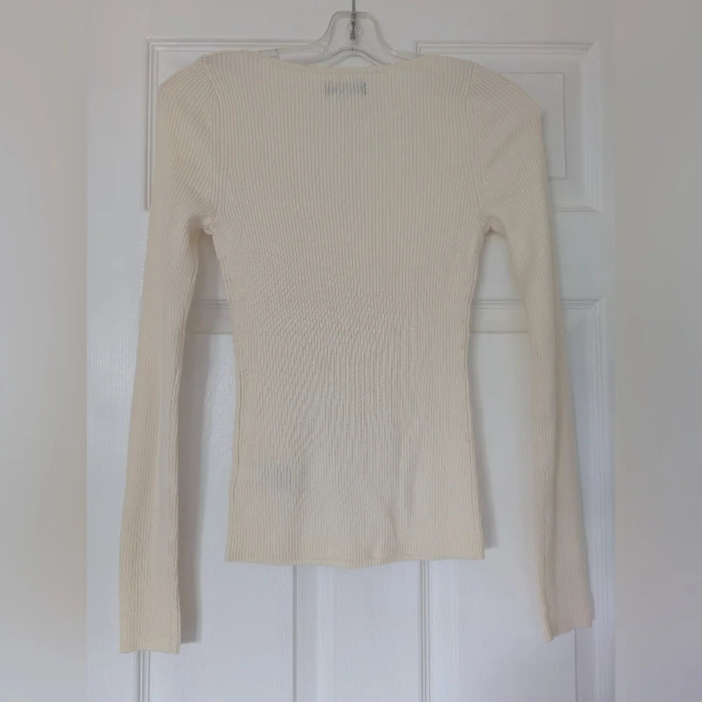 NWT GAP Cream Ribbed Knit Blouse - Picture 2 of 5